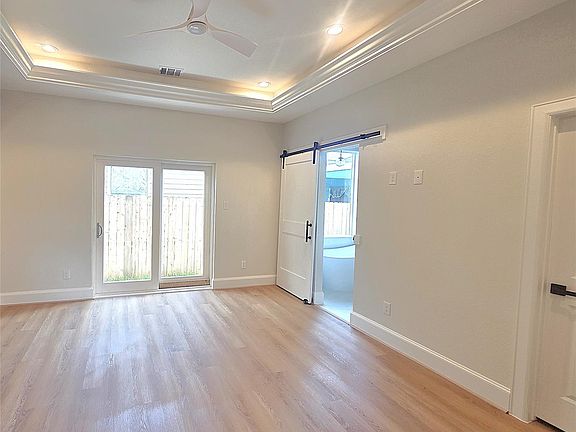 5th image of 1207 Collier St