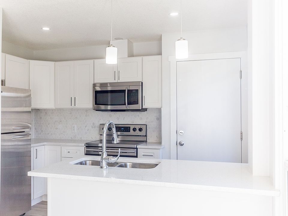 3 Kitchen_09202022