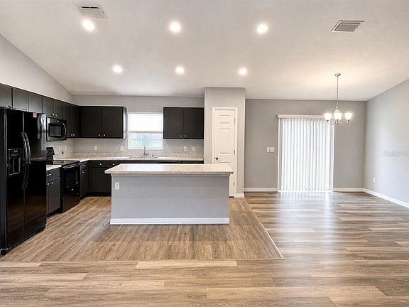 3rd image of 114 Juniper Loop Cir