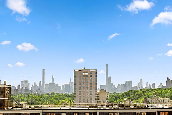 Sold by Triplemint | media 10