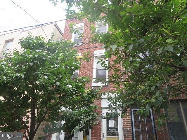 1st image of 747 Clymer St