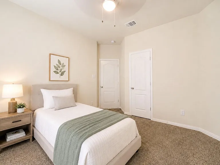 604 Linnwood Dr W — Photo 34
