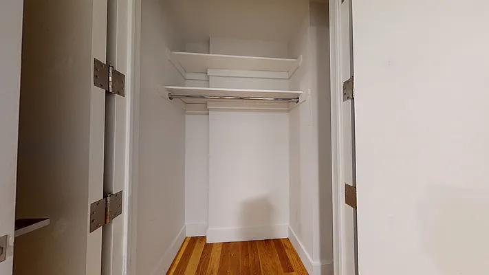 Rented by Arwell Realty | media 29