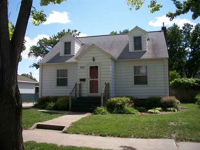 1st image of 305 W Marshall St
