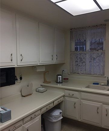 Good size kitchen with lots of counter space