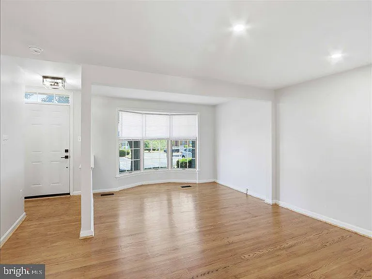8026 Waterview Ct — Photo 6