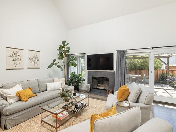3rd image of 631 Lobelia Court