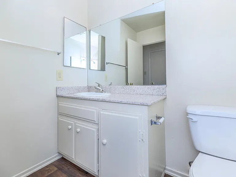 Walnut Park Apartments — Photo 17