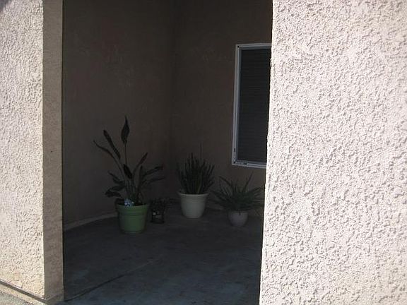 5th image of 944 E Ashlan Ave