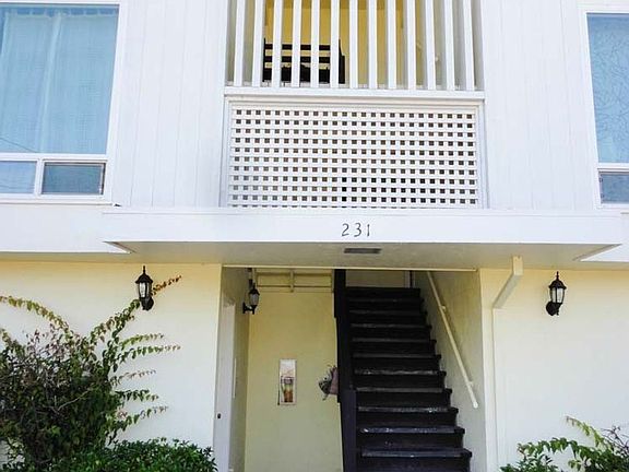 2nd image of 231 Corte Madera Ave APT 1
