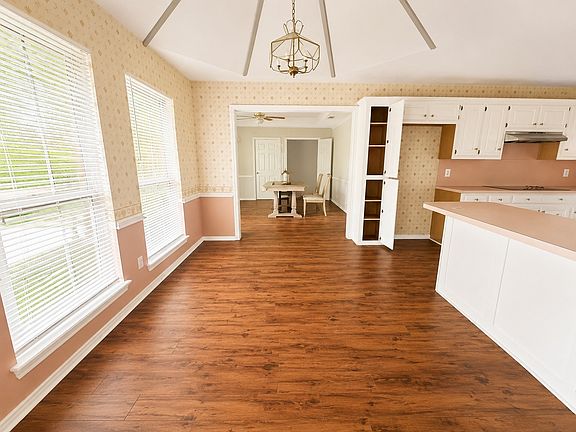 4th image of 1500 Rocky Creek Cir