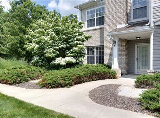 522 Robinwood Ln #A, Akron, OH 44321