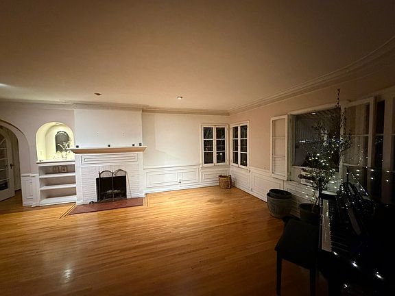 5th image of 1302 Micheltorena St #3