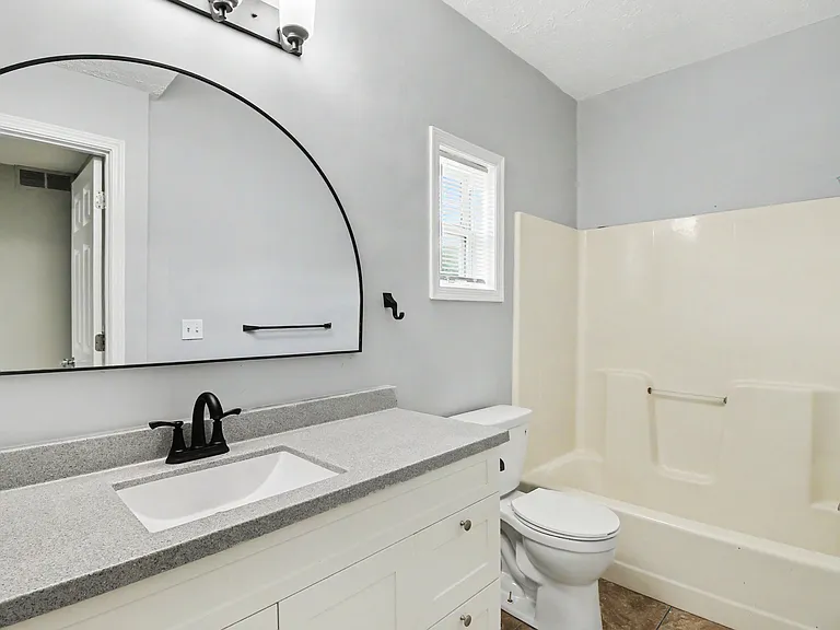 3325 Jefferson St — Photo 9
