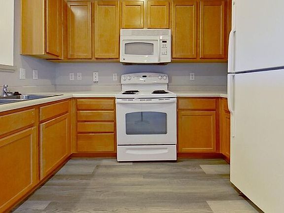 5th image of 632 Condo Club Dr Unit 211