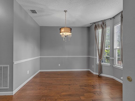 2nd image of 11512 Charlotte Ln