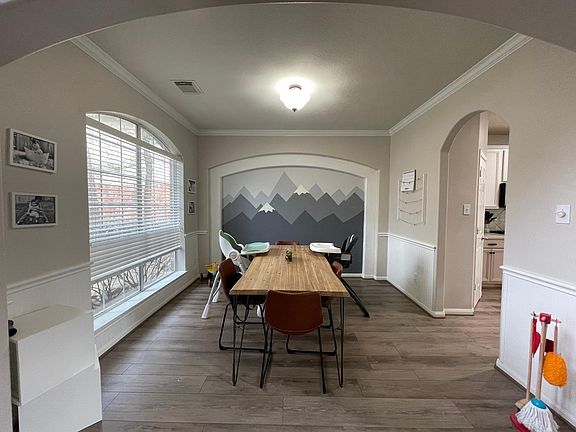 formal dining, used to be use as a play room