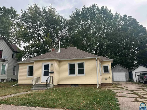 223 Oneida St, Storm Lake, IA 50588