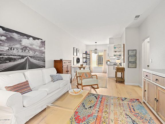 5th image of 227 S Catalina Ave Unit 3