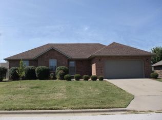 1917 N Hollysprings Ave, Nixa, MO 65714