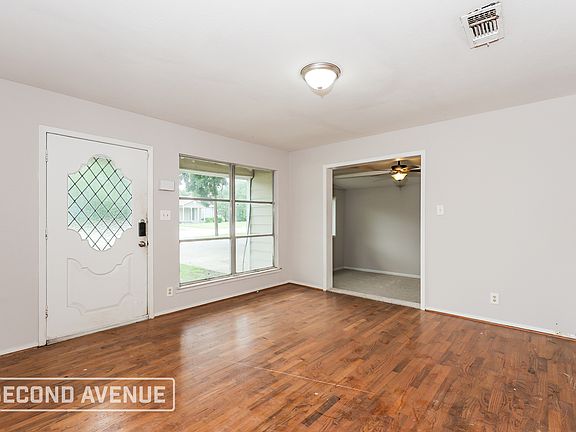 3rd image of 533 Lee St