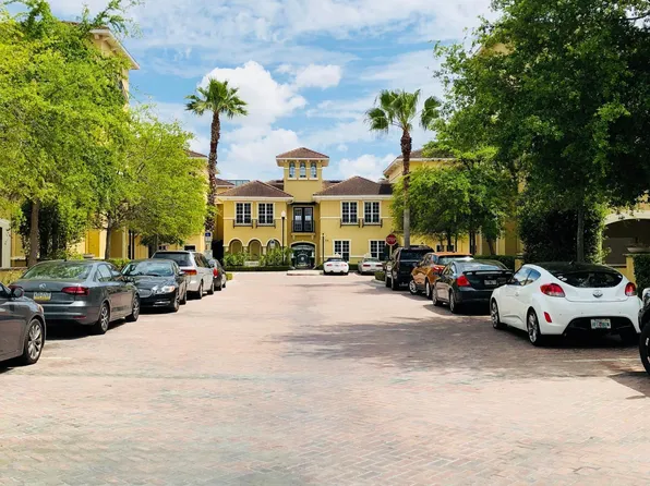 5242 W Kennedy Blvd, Tampa, FL 33609