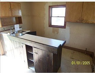 5th image of 617 W 6th St