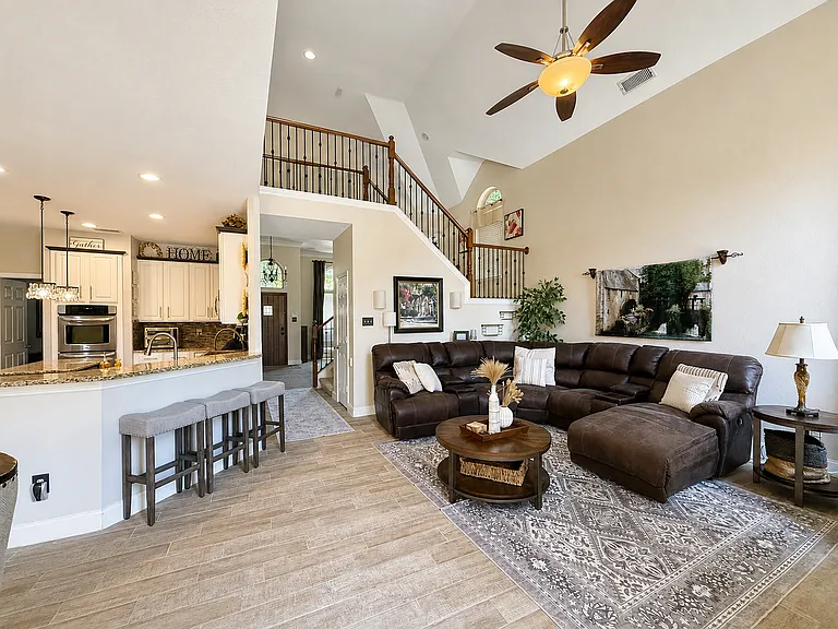 1740 Forest Glen Dr — Photo 7