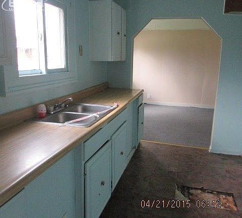 3rd image of 2083 E Parkwood Ave