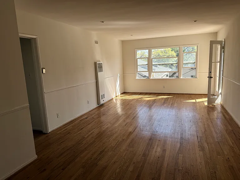 408 N Doheny Dr — Photo 15