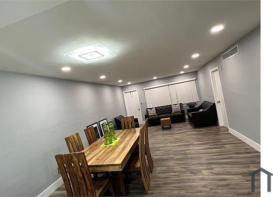 5th image of 1530 NE 191st St APT 324