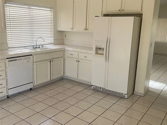 5th image of 620 Sunset Cliff Cir