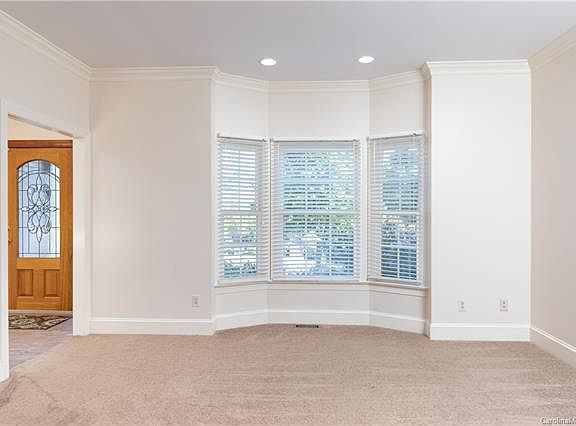 4th image of 2819 Arrowwood Ln
