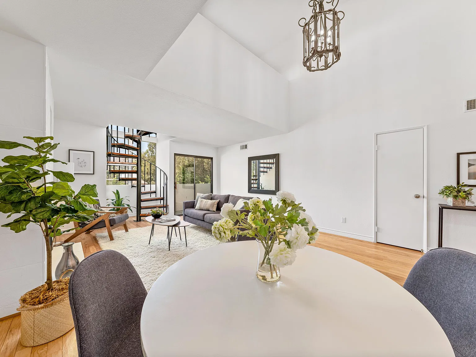 2 bed, 1295 sqft, $4,095 — Photo 4