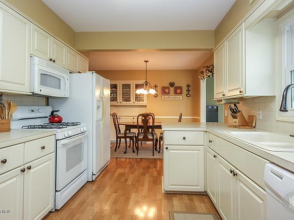 4th image of 1121 Wrenwood Dr