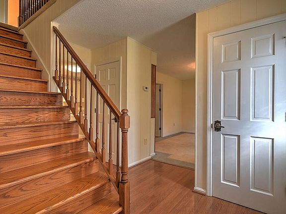 3rd image of 201 Forest Hills Dr
