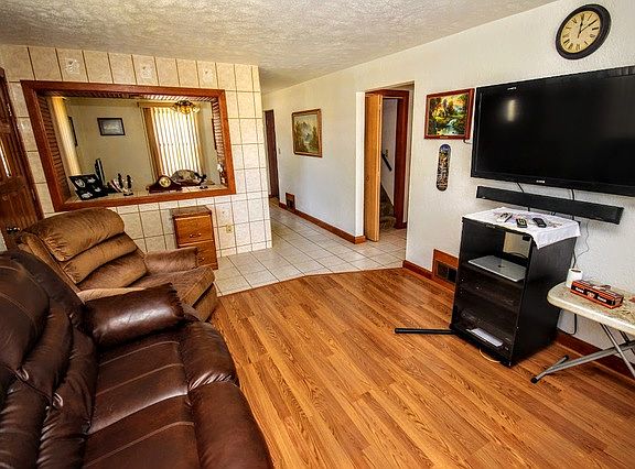 2nd image of 729 Merrill Ave