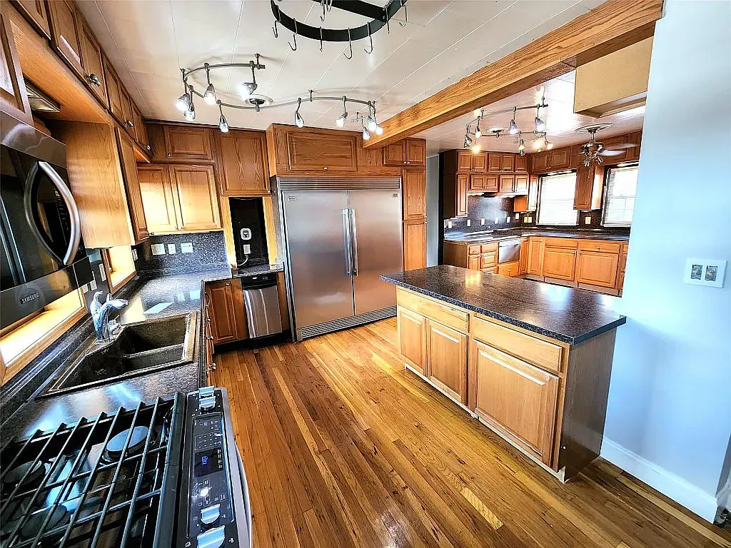 2 bed, 1100 sqft, $2,000 — Photo 1