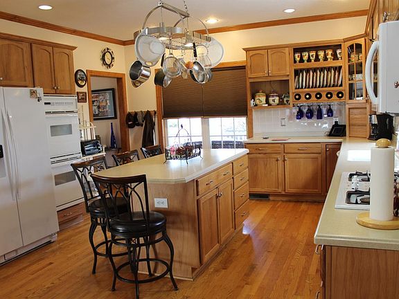 2nd image of 312 Wyndhurst Dr