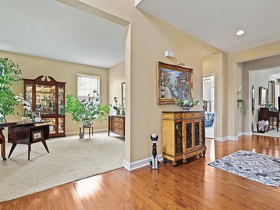 5th image of 25221 Balmoral Dr