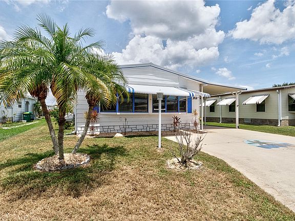 3rd image of 914 Jacaranda Dr