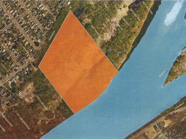 E Side Susquehanna Ave, Wyoming, PA 18644