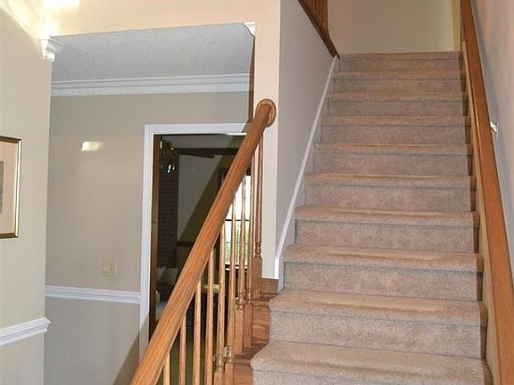 2nd image of 812 Knollwood Dr