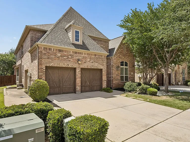 9004 Cypress Creek Rd — Photo 1