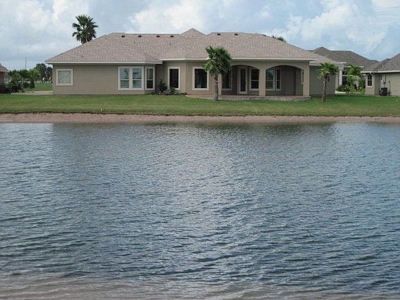 3rd image of 4 Country Club Dr