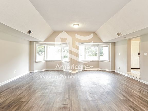8075_004_living_room_14142246.jpg