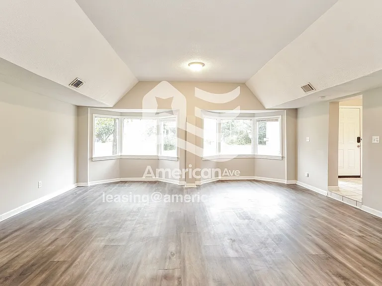 8075_004_living_room_14142246.jpg
