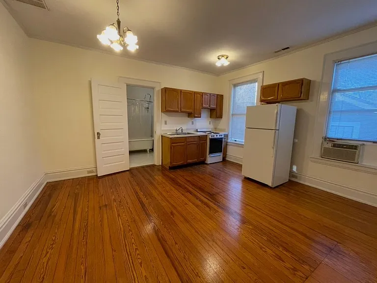 501 E Kingston Ave #E — Photo 10