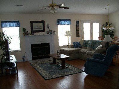 3rd image of 7238 Genoa Ln