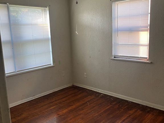 4th image of 3616 SE 24th St